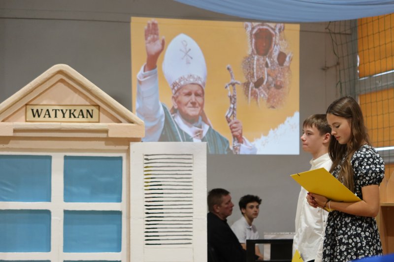 W Jaworzni uczczono 19. rocznicę nadania szkole imienia Jana Pawła II. Dziś mija też 47. rocznica wyboru Karola Wojtyły na papieża